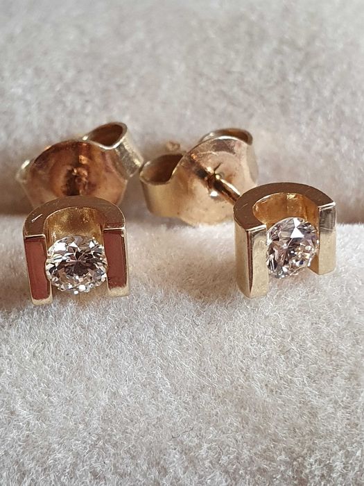 Eleganta pereche STUD aur cu diamante naturale 0.4ct