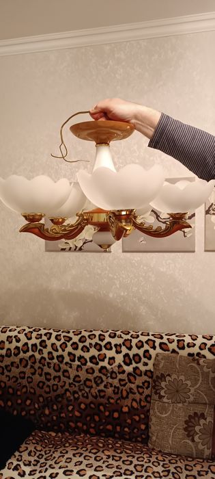 Люстра  . Пять рожков.