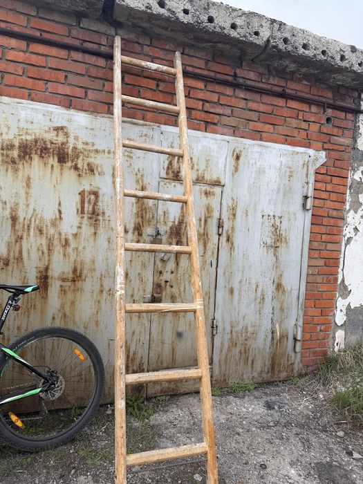 Продам лестницу деревянную