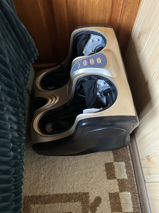 Массажер для ног .Работает только где стопы а верх не работ.На запчаст