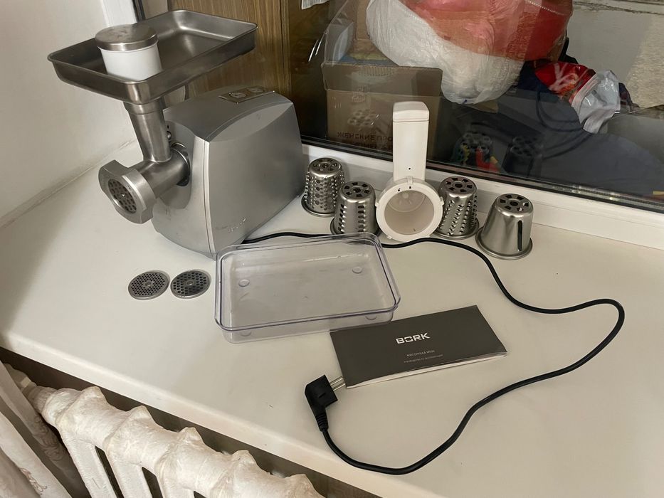 Мясорубка BORK M500