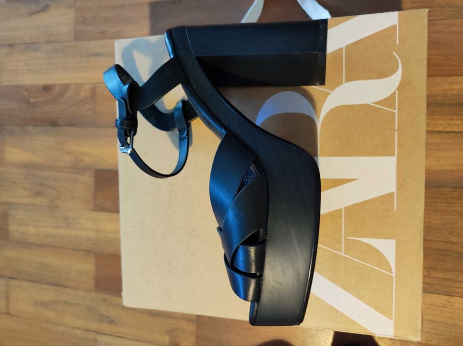 Дамски кожени сандали ZARA