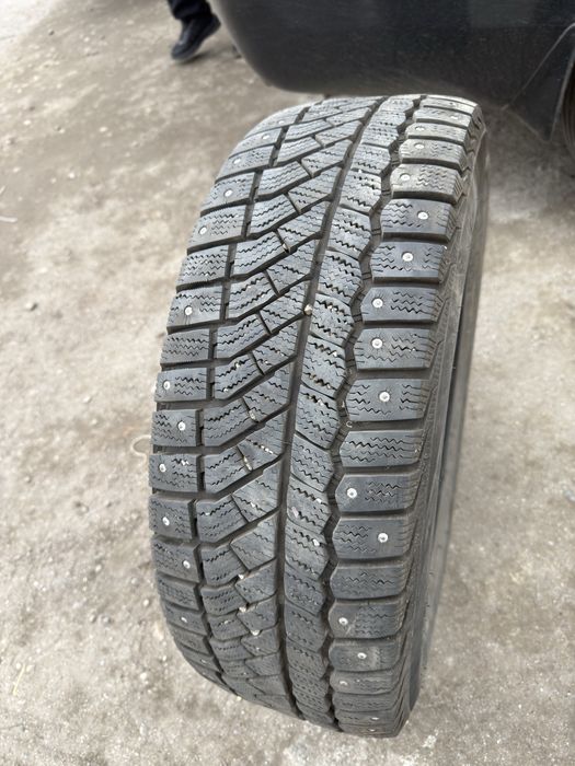 Зимние шины 215/60 R16