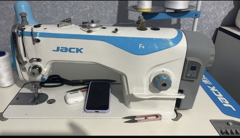 Швейная машина F4