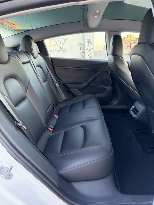 TESLA Model 3 2021 — imagine 5