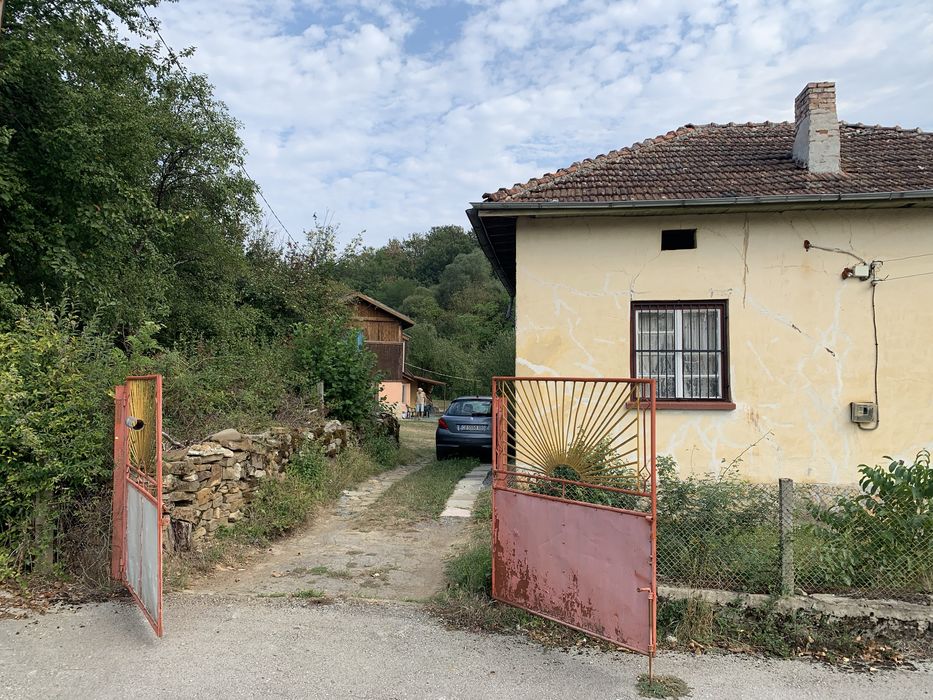 Продава се Къща в с. Равнище, Област София-област - 60 кв.м за 817 €/кв.м - Снимка #2