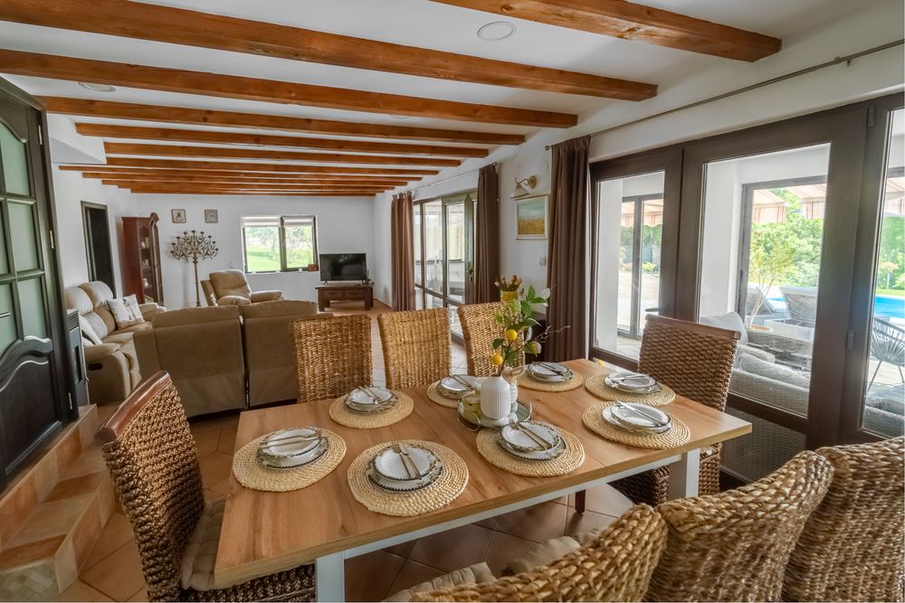 Кухненска маса MARKSKEL 90x150/193 бяла/цв. див нат. дъб