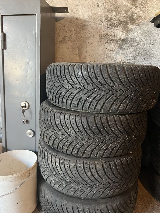 Продам шины на 17R