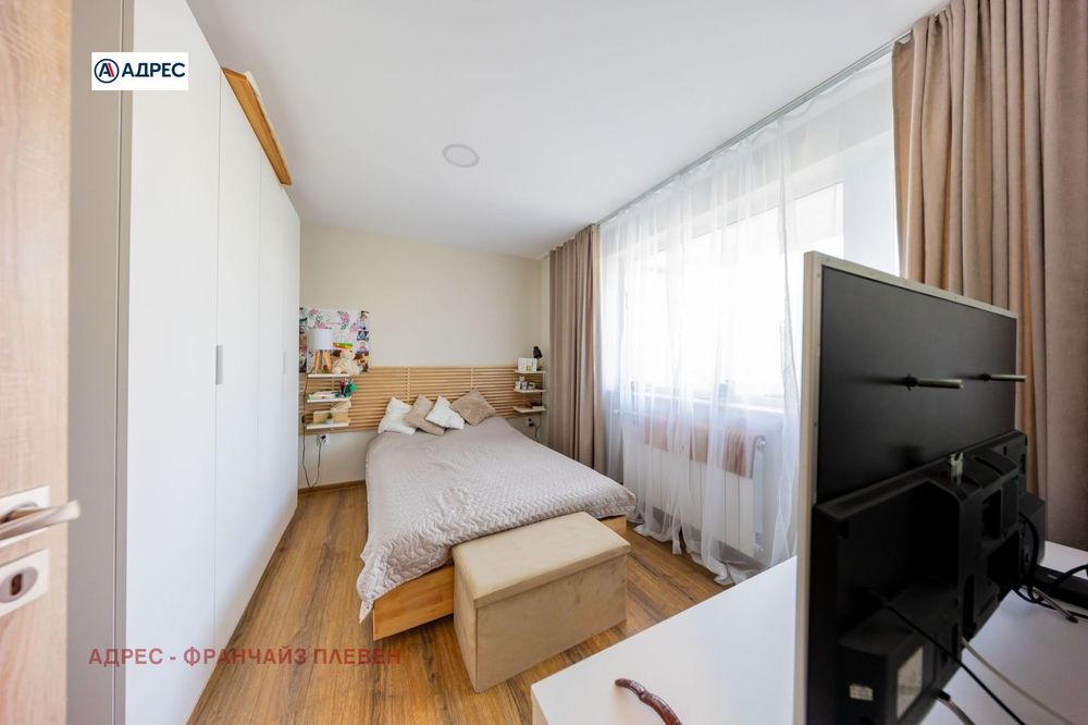 Продава се Тристаен апартамент в Плевен, Сторгозия - 93 кв.м за 2366 €/кв.м - Снимка #9
