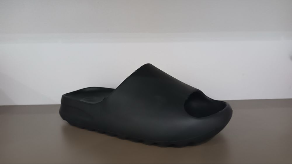 Yeezy slide onix black