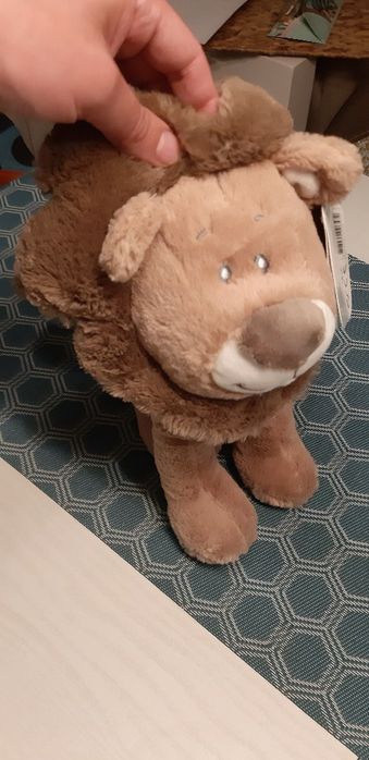 Плюшена играчка лъв.