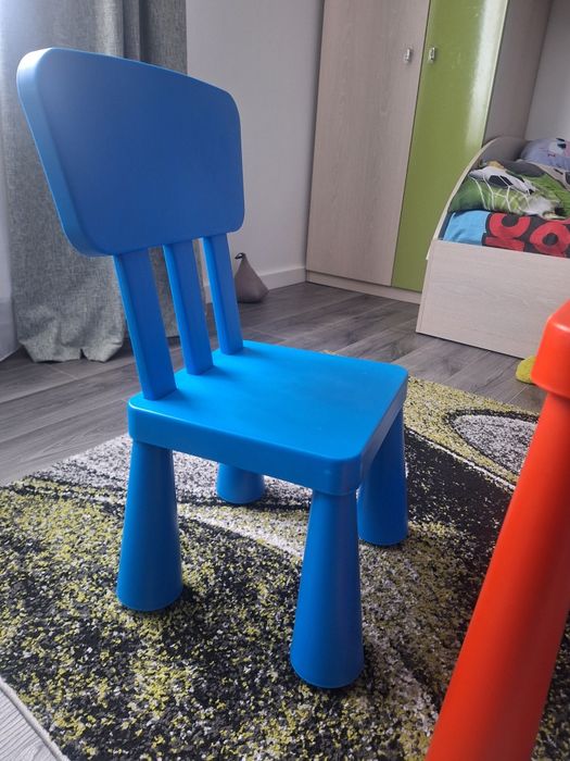 Masa + 2 scaune Ikea.