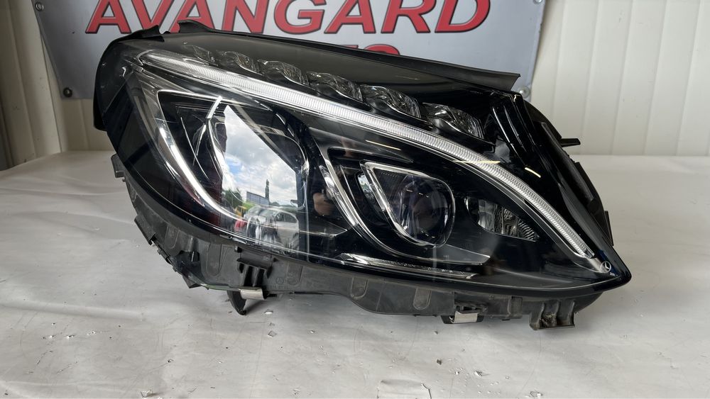 Десен и ляв фар Mercedes C 205 (2014-2021)