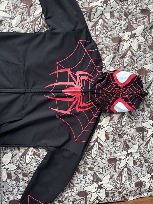 Продается зипка человек паук 12-15лет