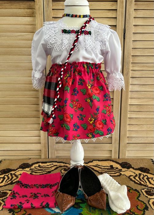 Costum popular pentru fete de Maramures