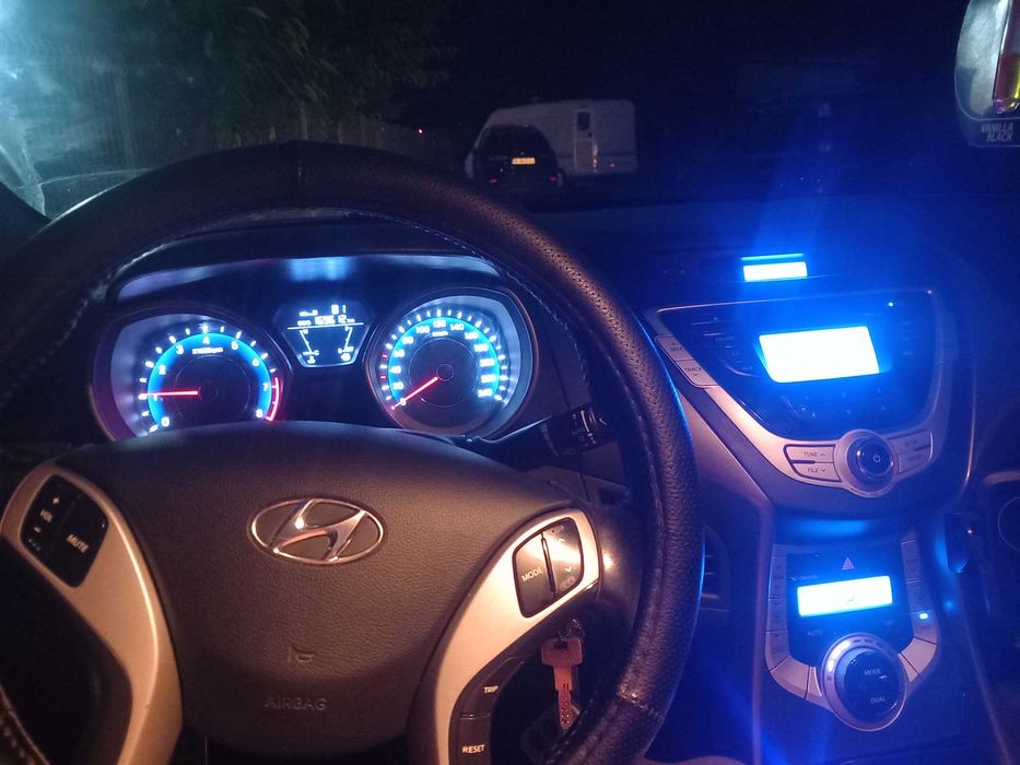 Hyundai Elantra 1.6 benzina