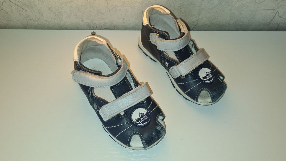 Кожаные детские сандалии