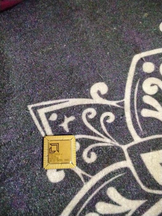 Керамичен Intel процесор 1982 Malaysia – ретро“