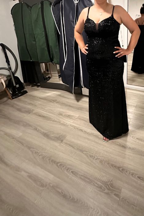 Официална рокля в черен цвят