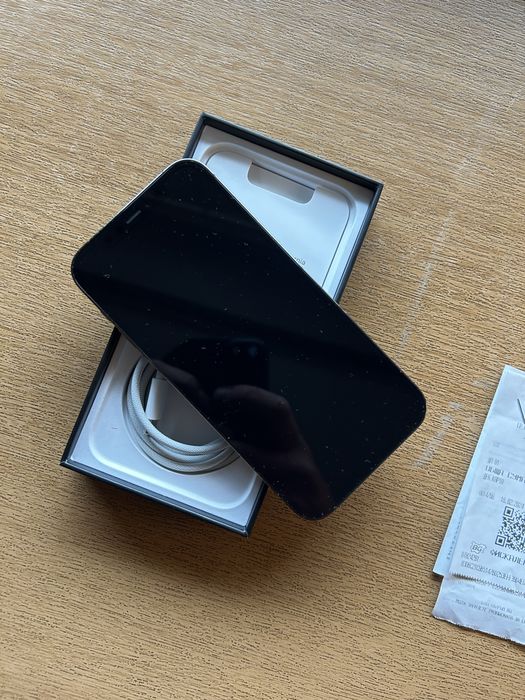 Продавам Iphone 12pro