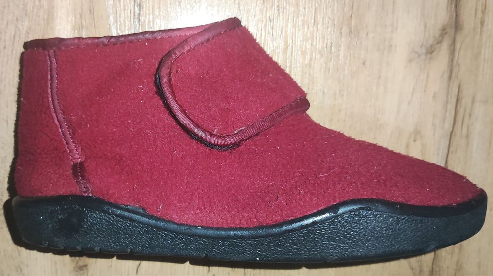 Тапочки теплые 32 р.на крепкой подошве закрытые. Юнусабад