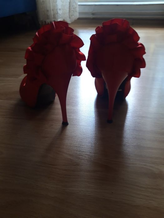 Pantofi cu toc cui satinati