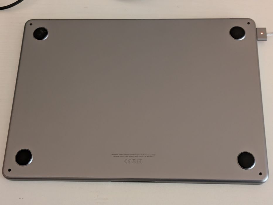 MacBook air 13 M2 24GB 512 GB като нов