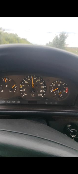 В продаже Mercedes 124