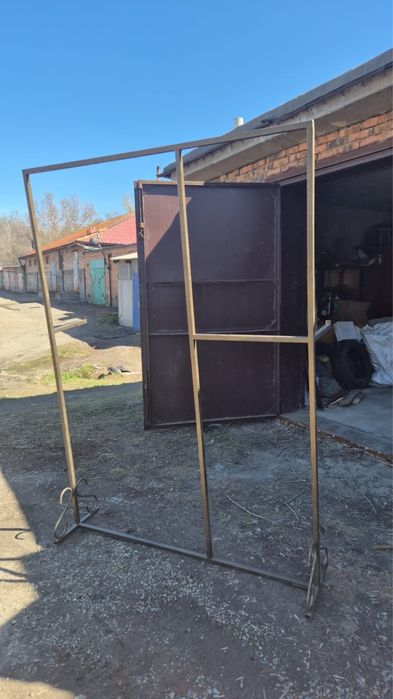 Продам оборудование для магазина одежды