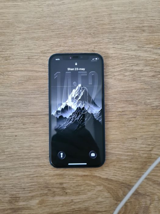 Iphone 12.    ..