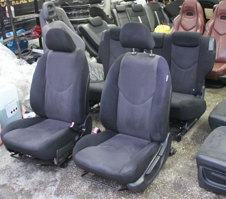 Салон за Тойота Рав 4 – Toyota Rav 4 - 2005 - 700 лв.