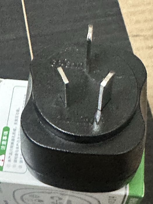 Адаптер на трёхштеккерную розетку для евро вилки.