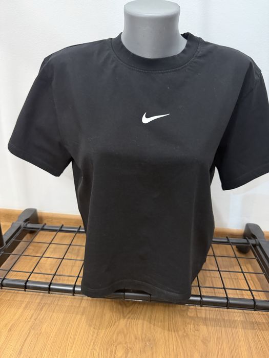 Спортно елегантни тениски