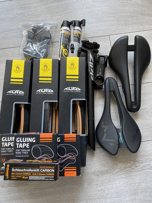 Карбонов Шосеен велосипед Scott addict