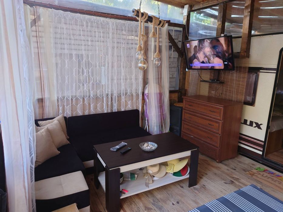 Каравана с навес на къмпинг Атлиман в Китен