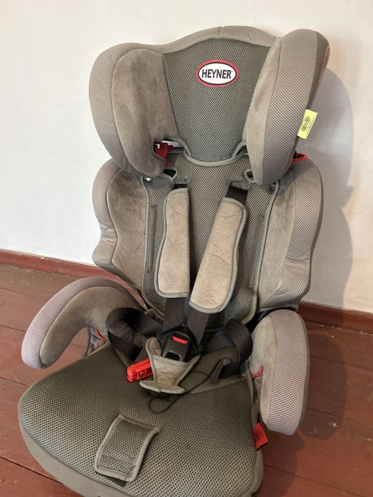 Автомобильное кресло