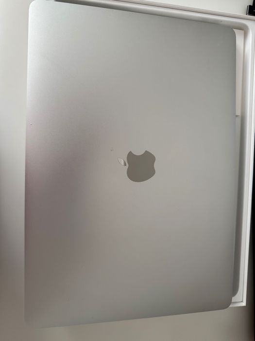 MacBook Pro 13” 2019 i5 / 8GB / 128GB SSD – Fără Touch Bar, Impecabil