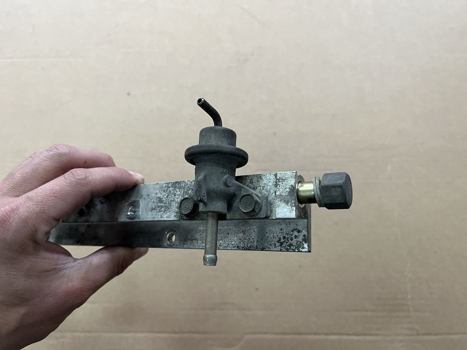 Горивна рейка с дюзи за Honda Civic 6 EK 1.4i