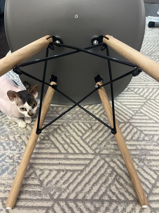 Стул на деревяных ножках Eames DSW