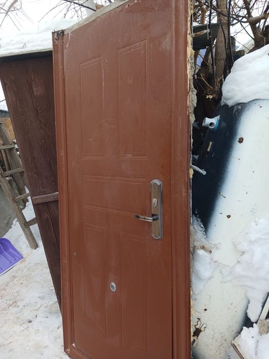 Продам входную дверь