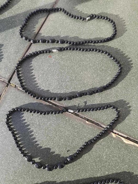 Колиета с мъниста, готови и за нанизване, ниски цени, бели и черни