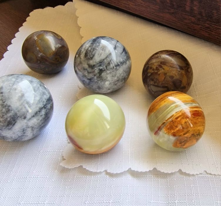 Шары из натуральных камней.
