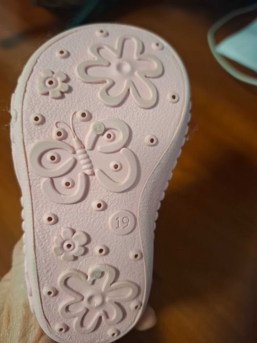 Пантофи за бебе от Колев и Колев