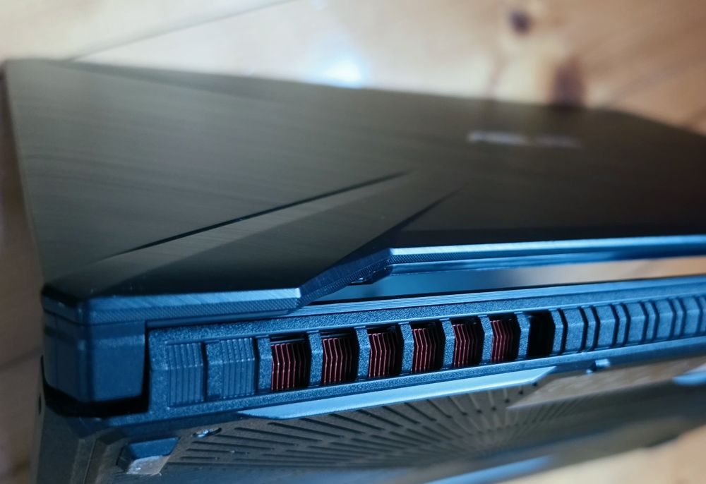 Laptop Asus Ryzen 5 GTX 1650 16GB SSD 15.6" 120Hz