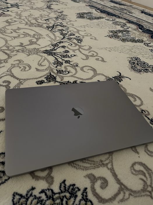MacBook Pro 13” с Touch Bar