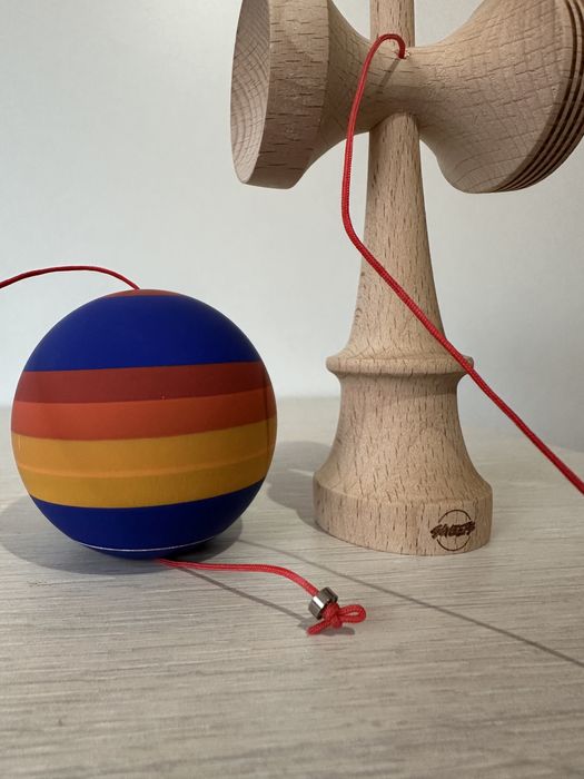 Vând Kendama Sweets Four Piece – FLUX – Turbo Shape, AntiSkid 2.0 Noua