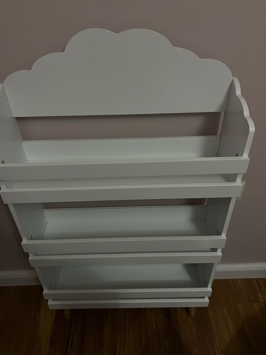 Детска етажерка дървена