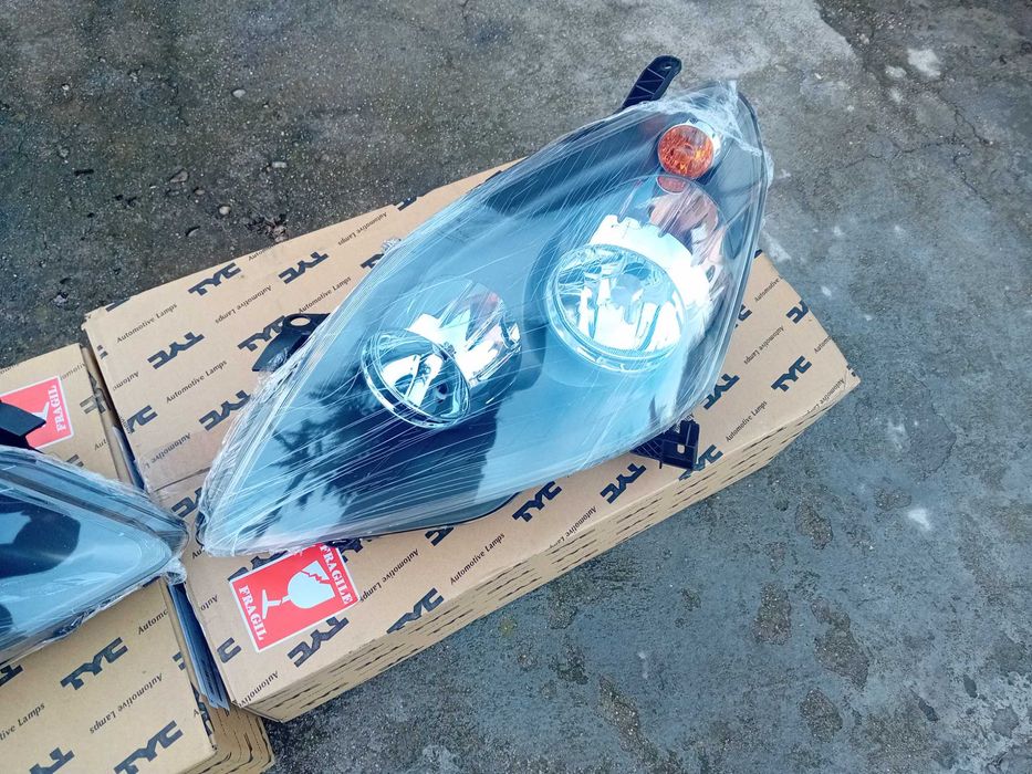 Фар Опел Зафира Б