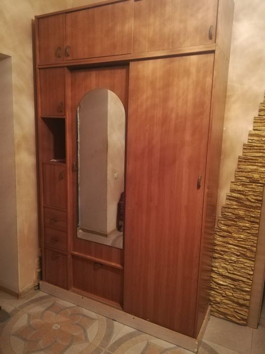 Б/у ковер и шкафы