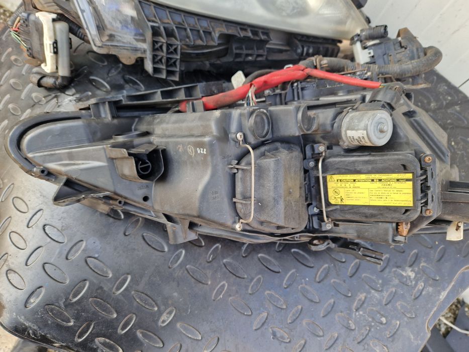Faruri xenon Lexus IS220